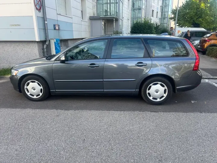Volvo V50 2010 photo 3