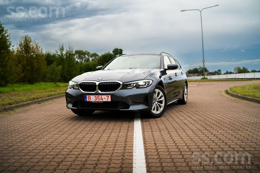 BMW 320E 2022 photo 2