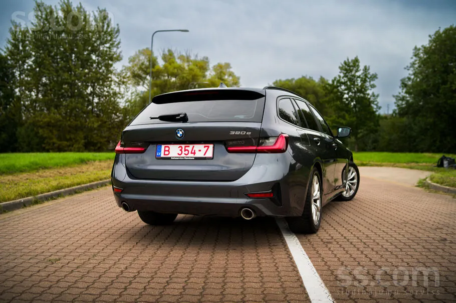 BMW 320E 2022 photo 3