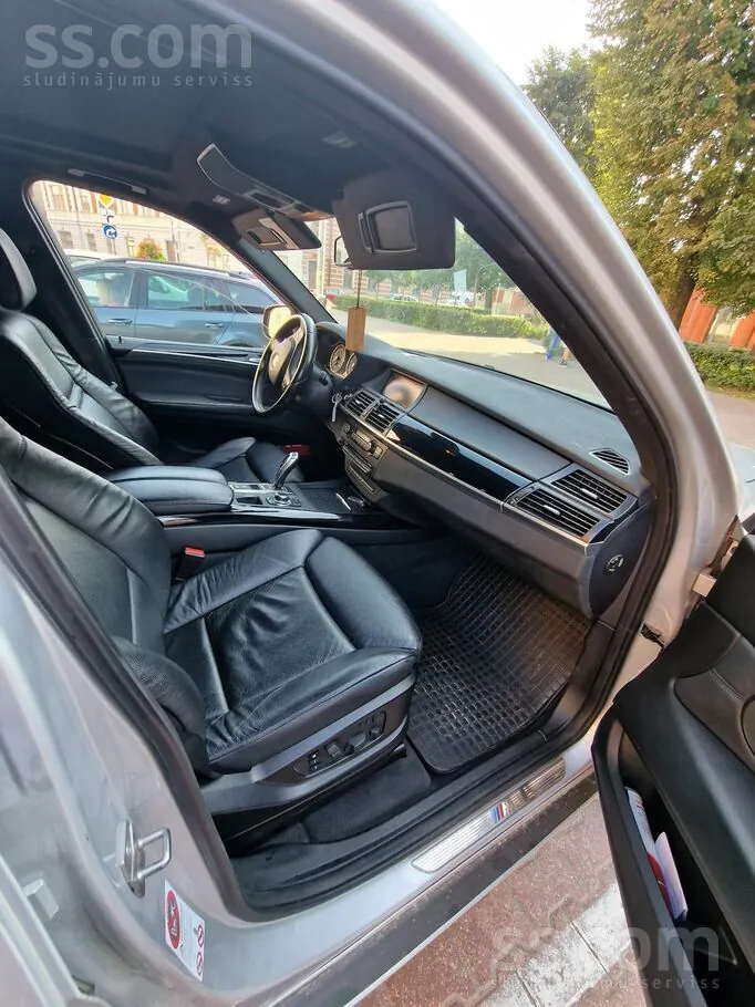 BMW X5 2011 photo 2