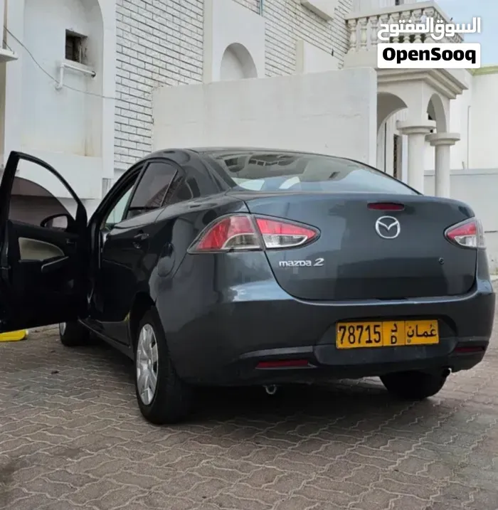 Mazda 2 2011 photo 2