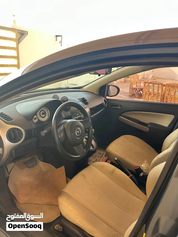 Mazda 2 2011 photo 4