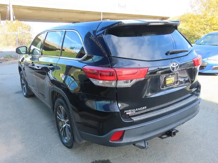 Toyota Highlander 2017 photo 4