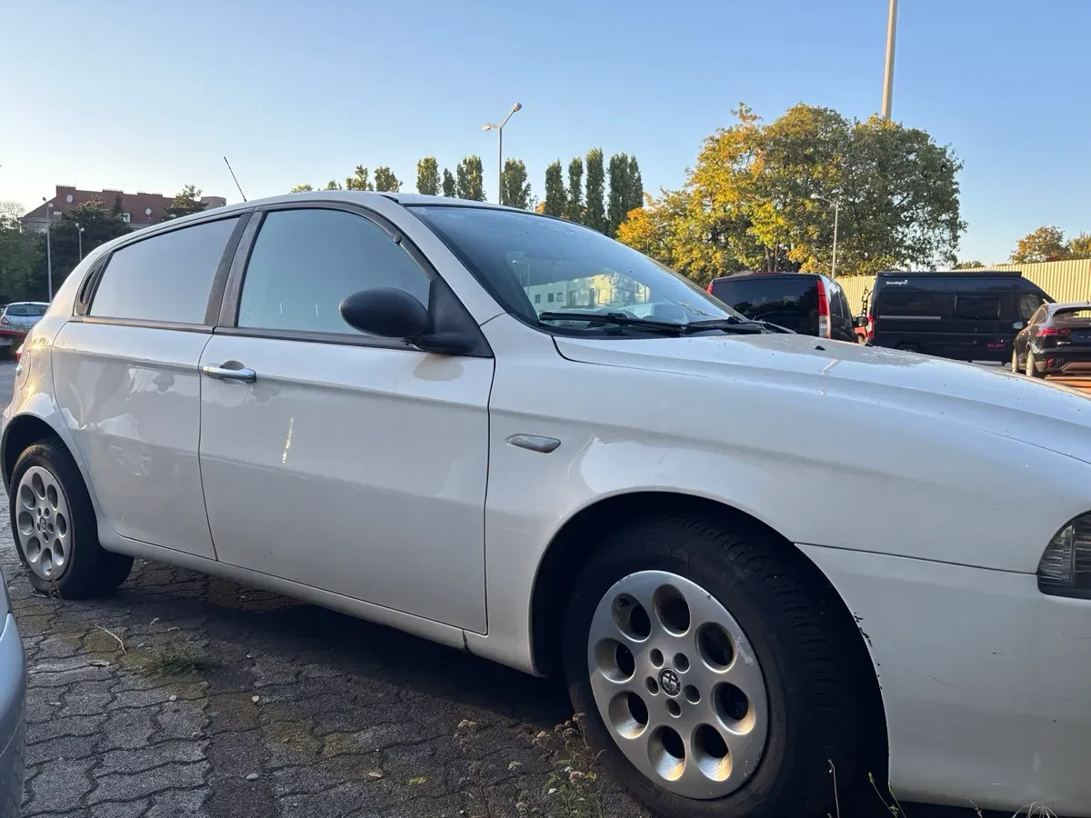 Alfa Romeo 147 2007 photo 3