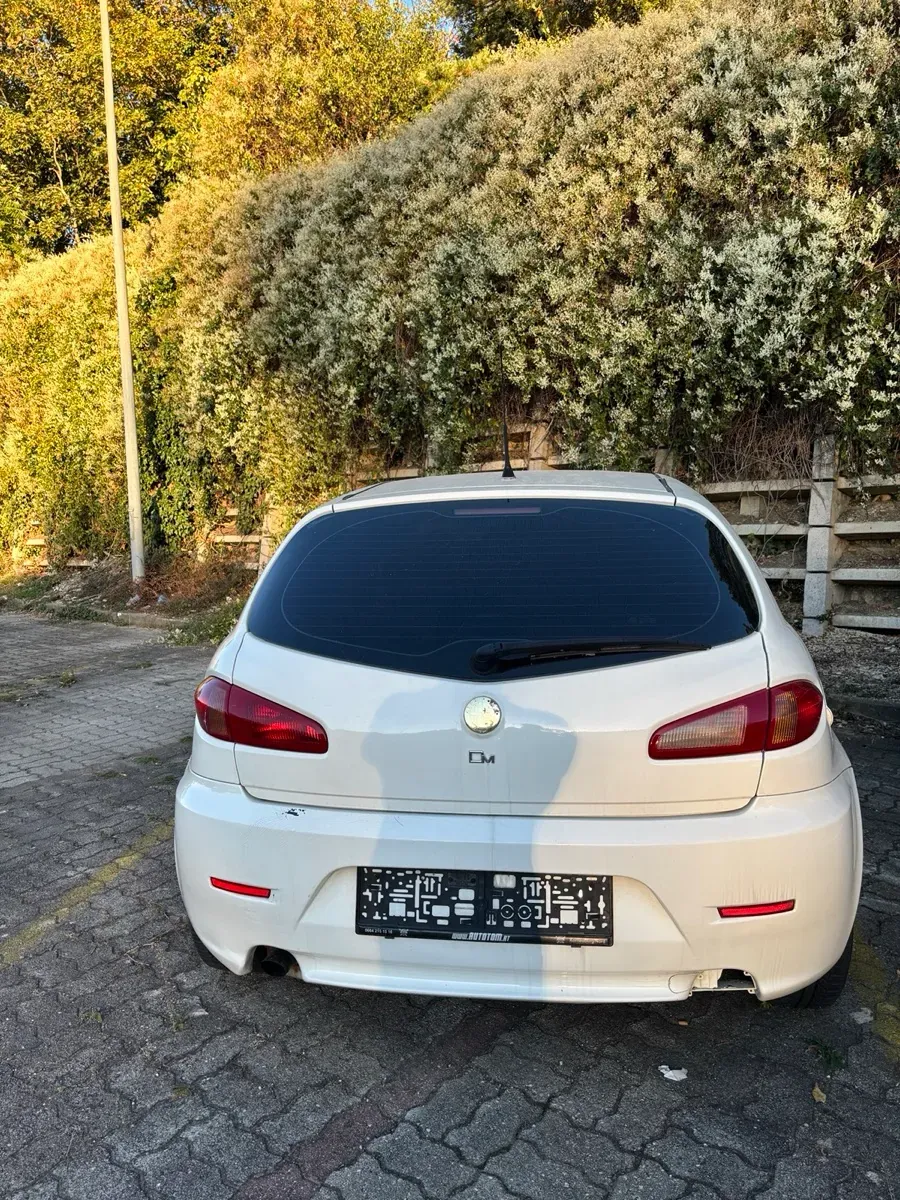 Alfa Romeo 147 2007 photo 2