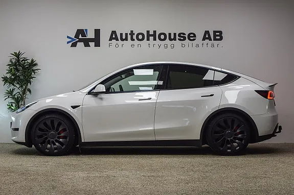 Tesla Model Y 2023 photo 3