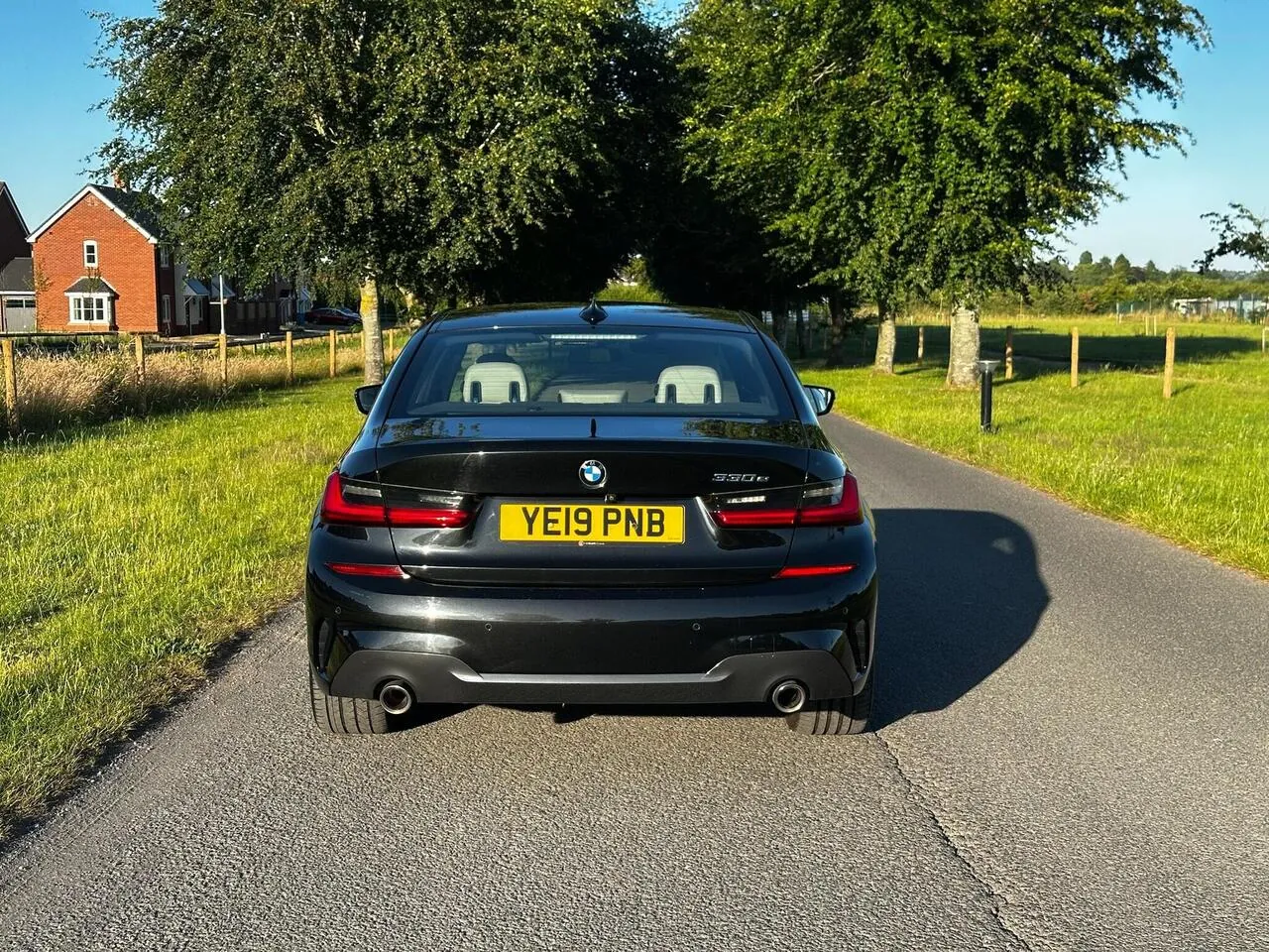 BMW 3 Series 2019 photo 3