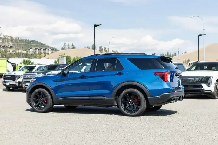 Ford Explorer 2022 photo 3