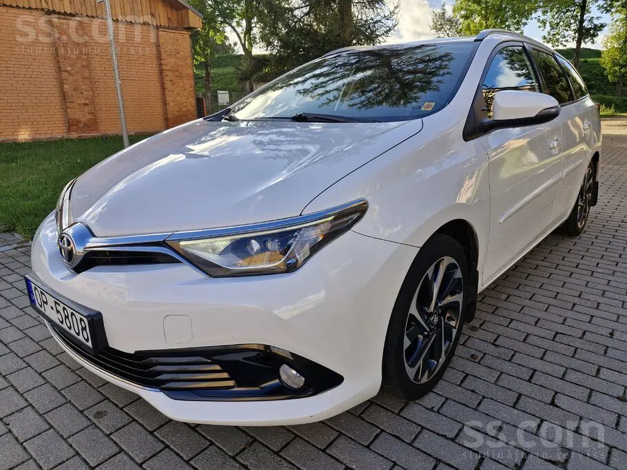 Toyota Auris 2016 photo 2