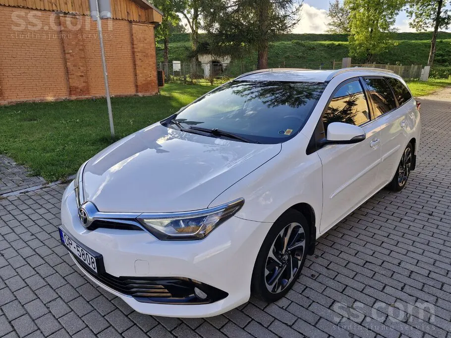 Toyota Auris 2016 photo 3