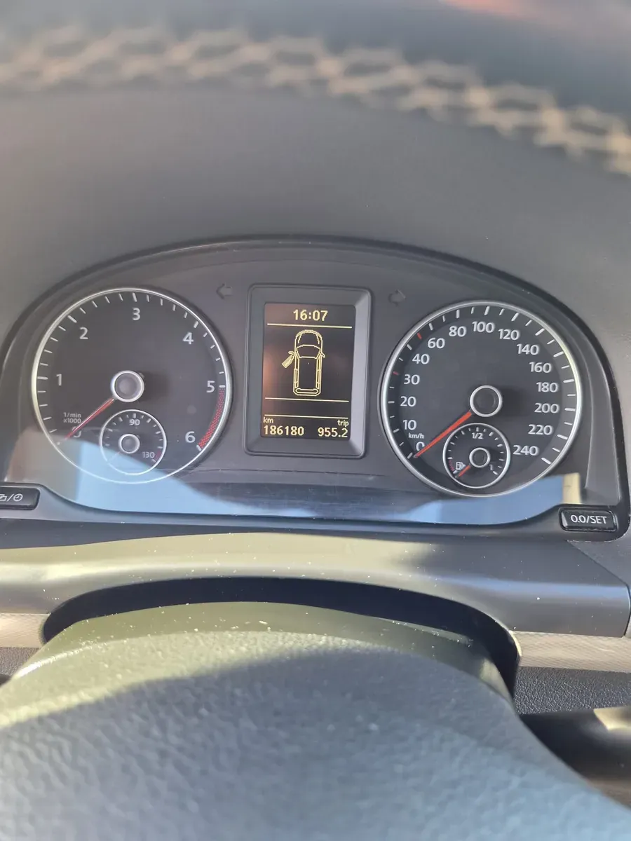 Volkswagen Touran 2013 photo 2