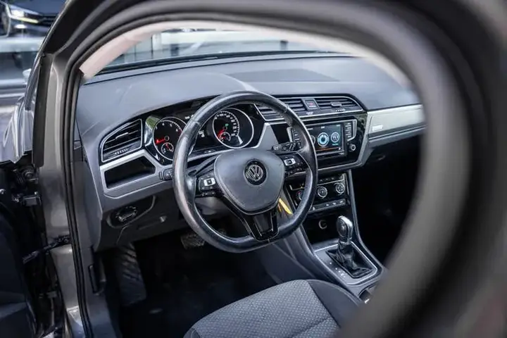 Volkswagen Touran 2016 photo 2