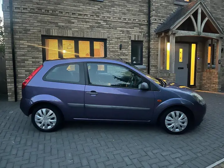 Ford Fiesta 2006 photo 2