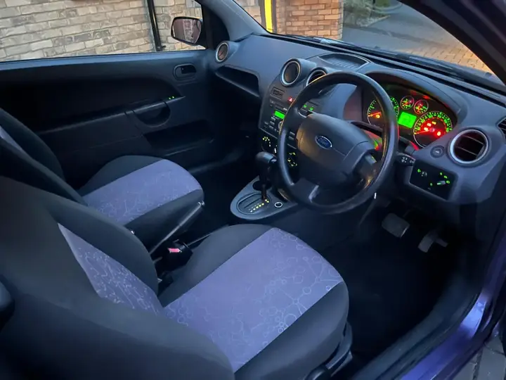Ford Fiesta 2006 photo 4