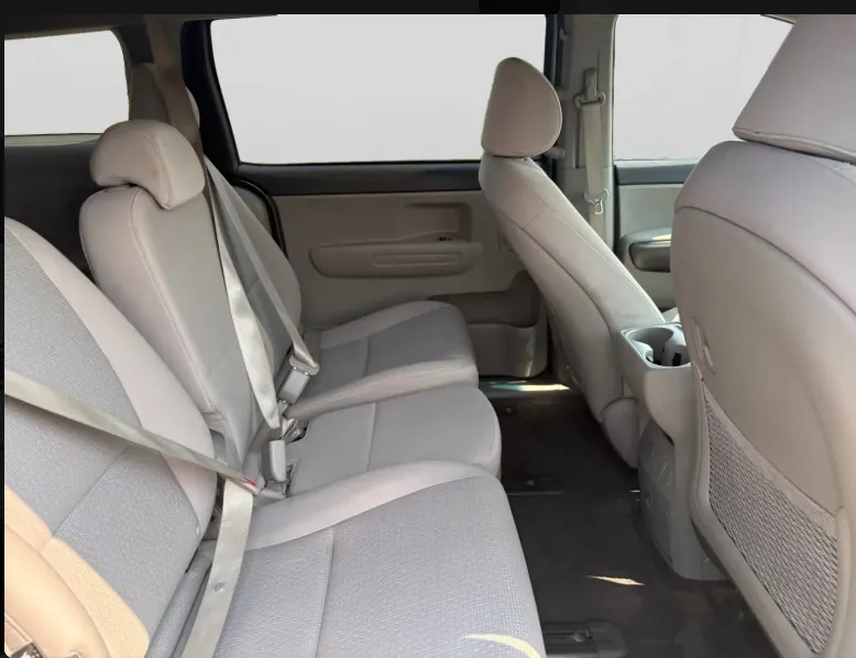 Kia Sedona 2018 photo 2
