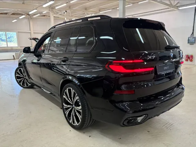 BMW X7 2026 photo 2