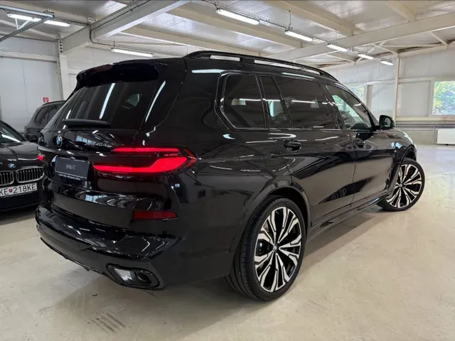 BMW X7 2026 photo 3