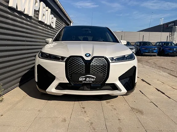 BMW Ix 2023 photo 2