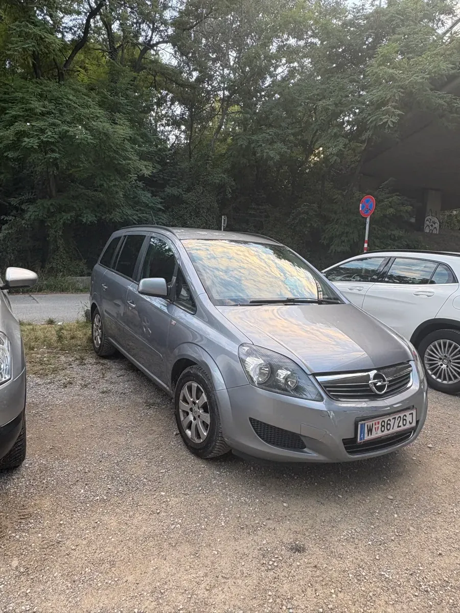Opel Zafira 2011 photo 2