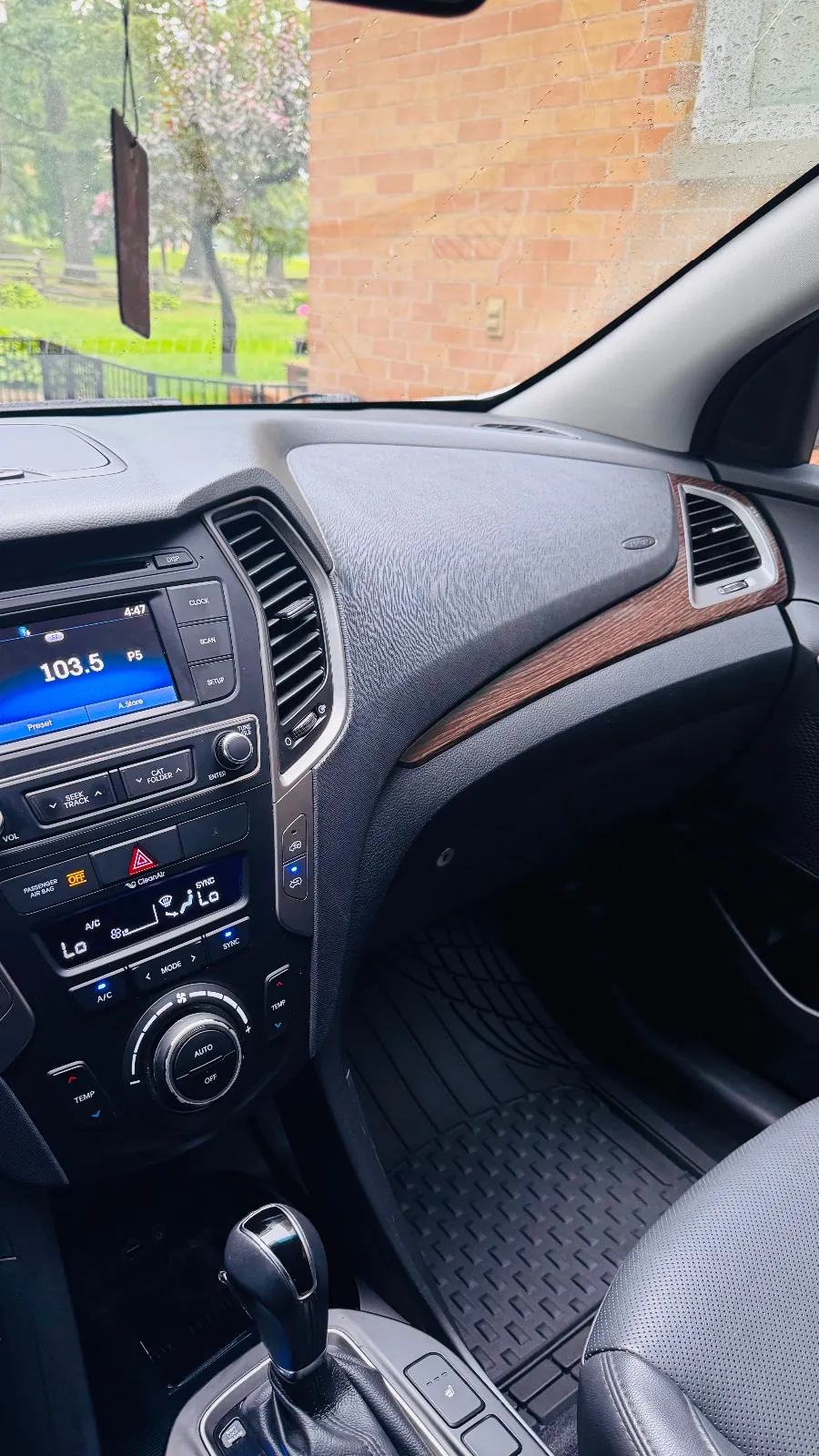 Hyundai Santa Fe 2017 photo 2
