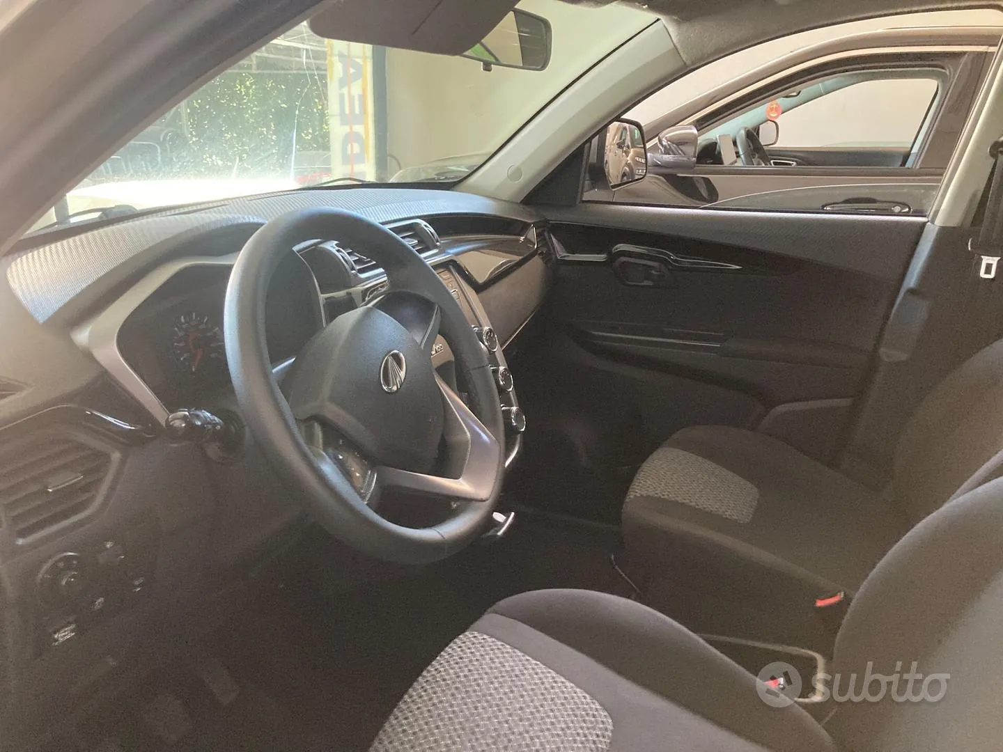 Mahindra Kuv100 2019 photo 5