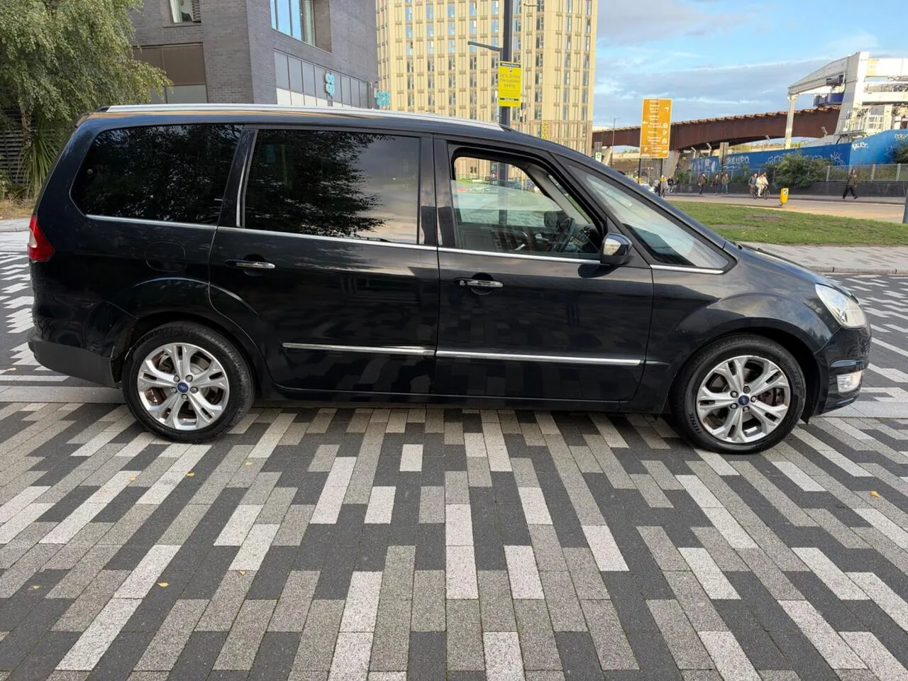Ford Galaxy 2013 photo 5