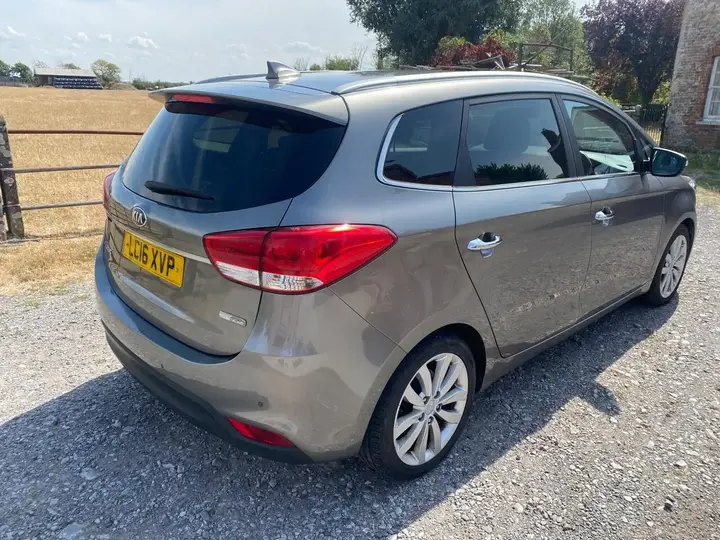 Kia Carens 2016 photo 4
