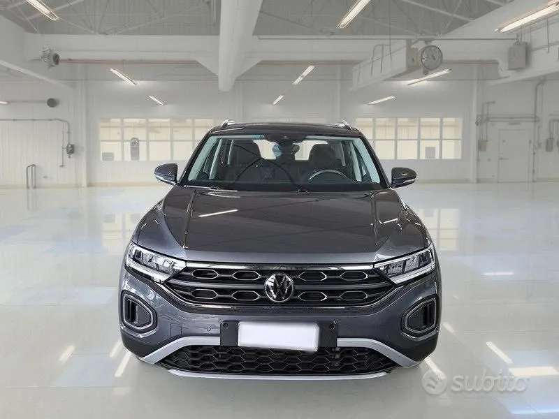 Volkswagen T-Roc 2023 photo 2