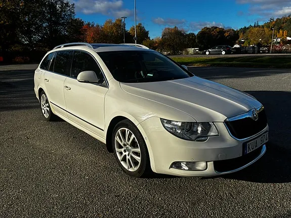 Skoda Superb 2011 photo 2