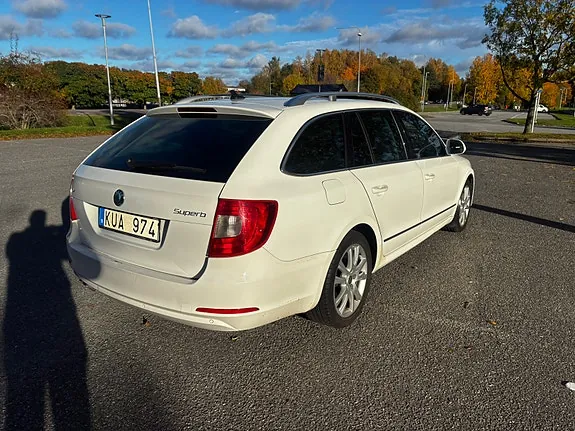 Skoda Superb 2011 photo 3