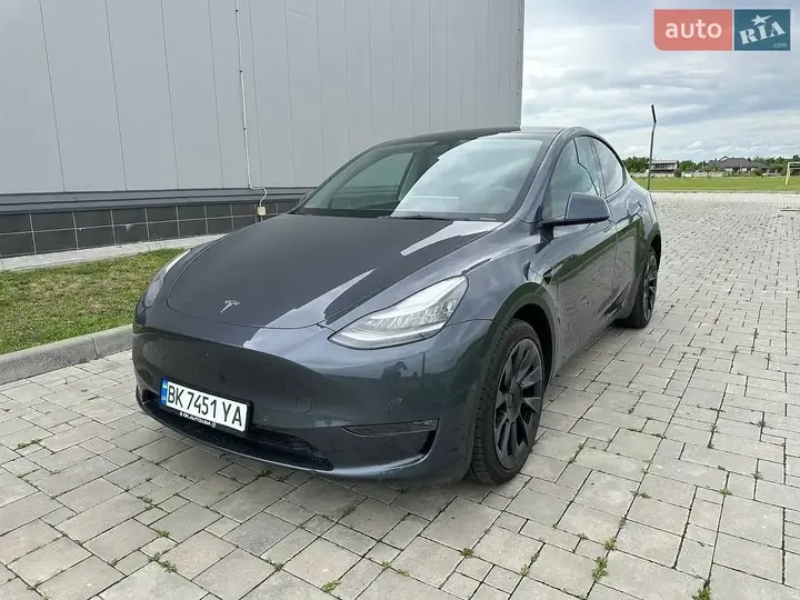 Tesla Model Y 2022 photo 2