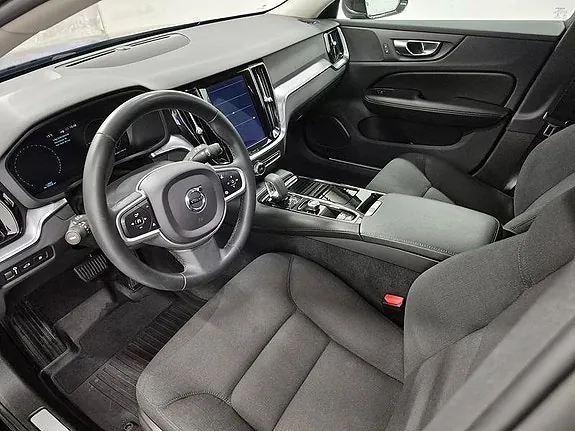 Volvo V60 2022 photo 2