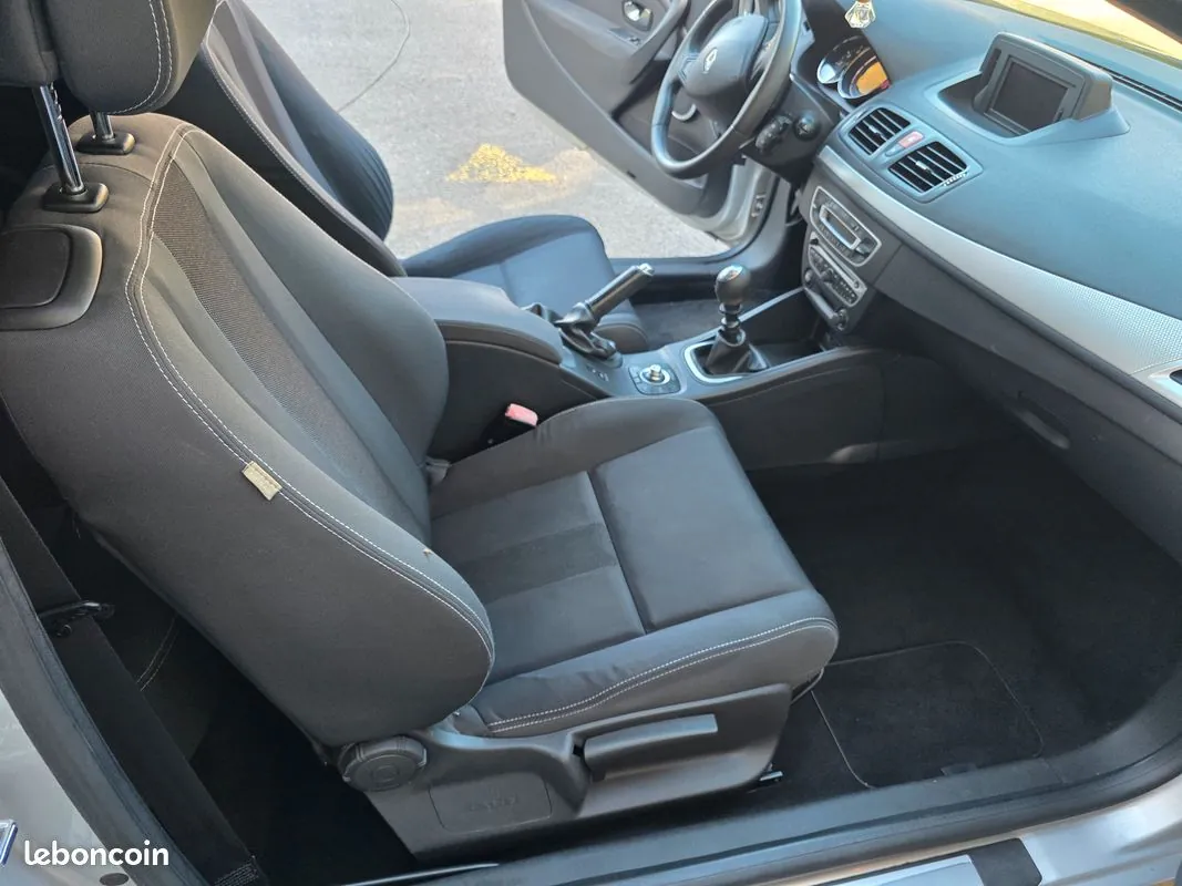 Renault Megane 2010 photo 3