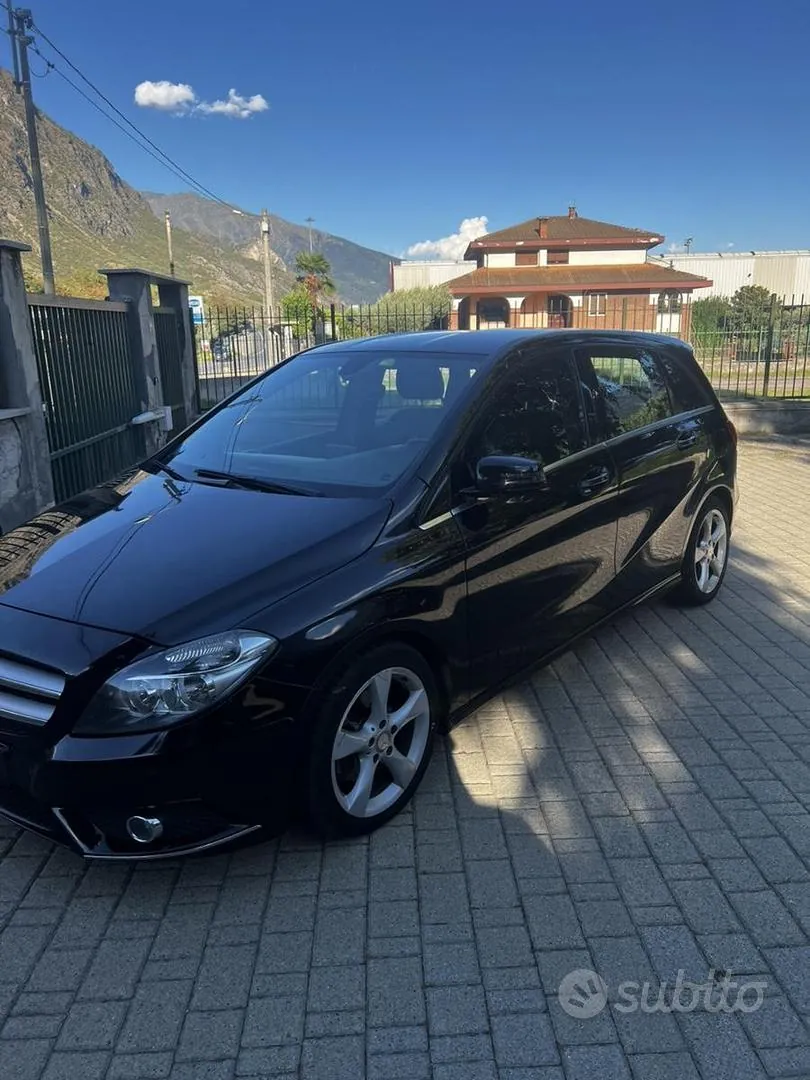 Mercedes-Benz 180 2014 photo 2