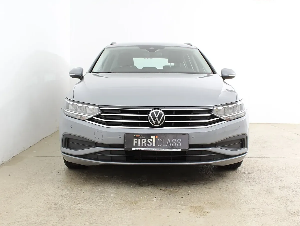 Volkswagen Passat 2022 photo 2