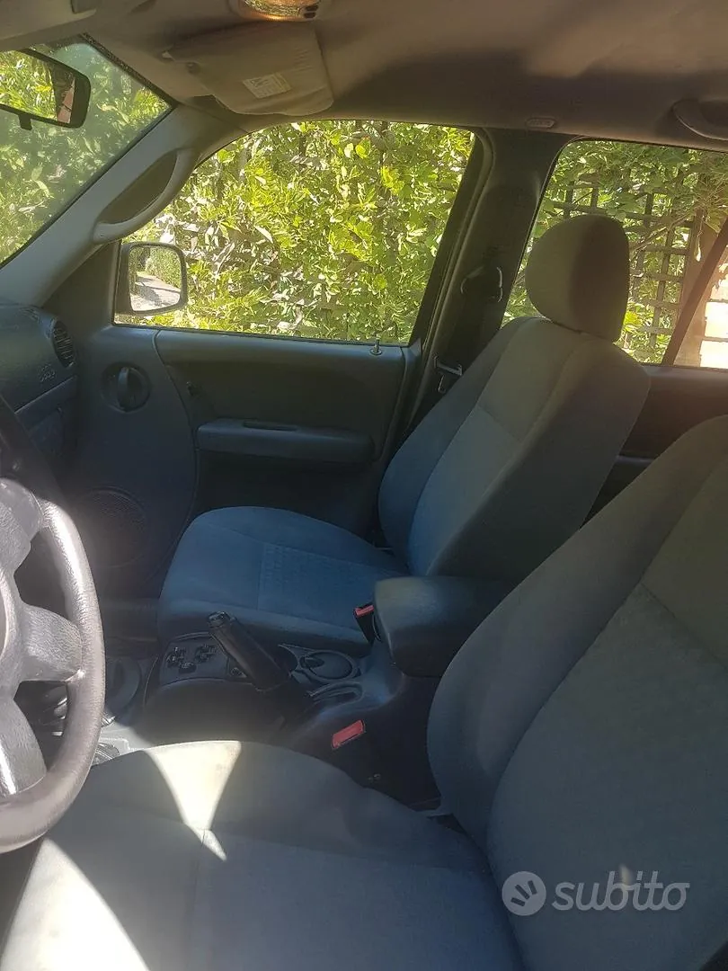 Jeep Cherokee 2009 photo 4
