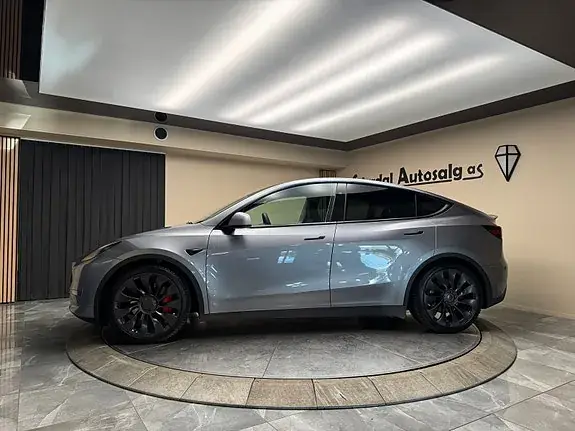 Tesla Model Y 2025 photo 2