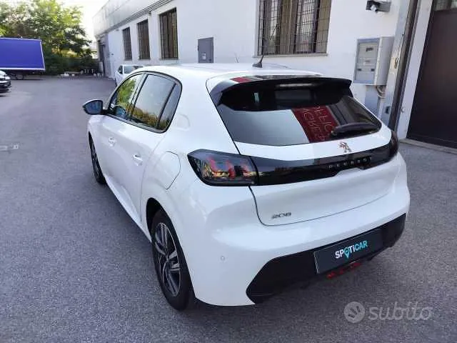 Peugeot 208 2022 photo 3