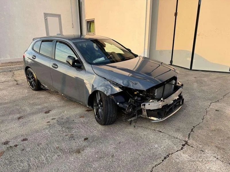 BMW 1 Series 2024 photo 3