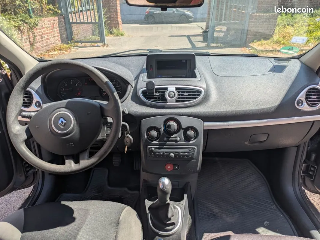 Renault Clio 2012 photo 3