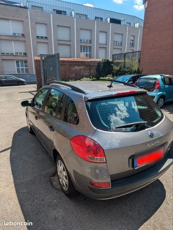 Renault Clio 2012 photo 2