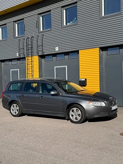 Volvo V70 2009 photo 2