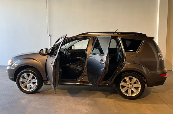 Mitsubishi Outlander 2011 photo 4