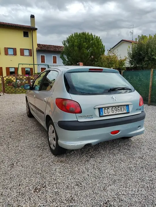 Peugeot 206 2003 photo 2
