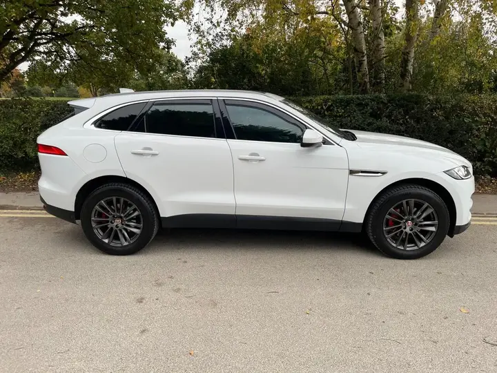 Jaguar F-Pace 2018 photo 2