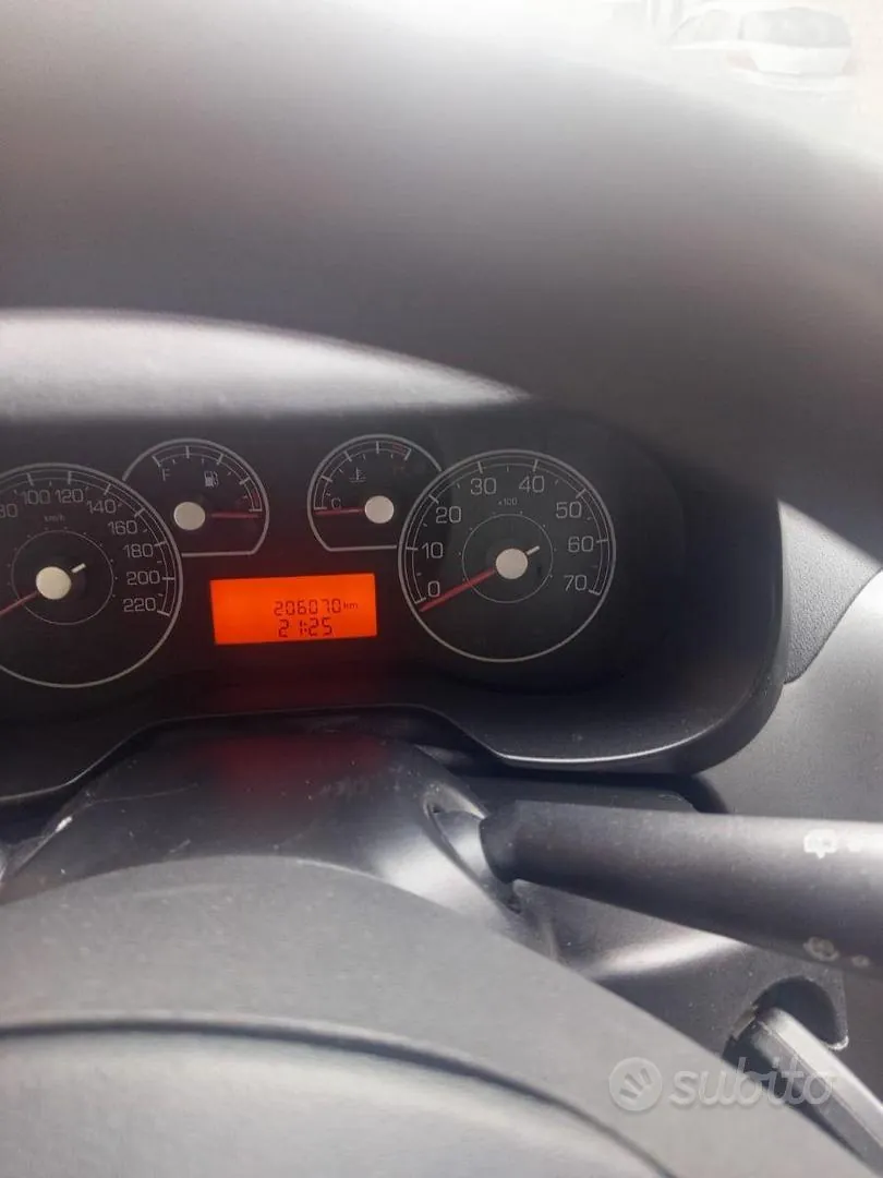 Fiat Grande Punto 2007 photo 4