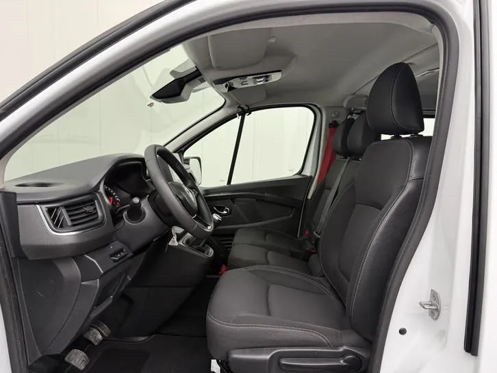 Renault Trafic 2023 photo 3
