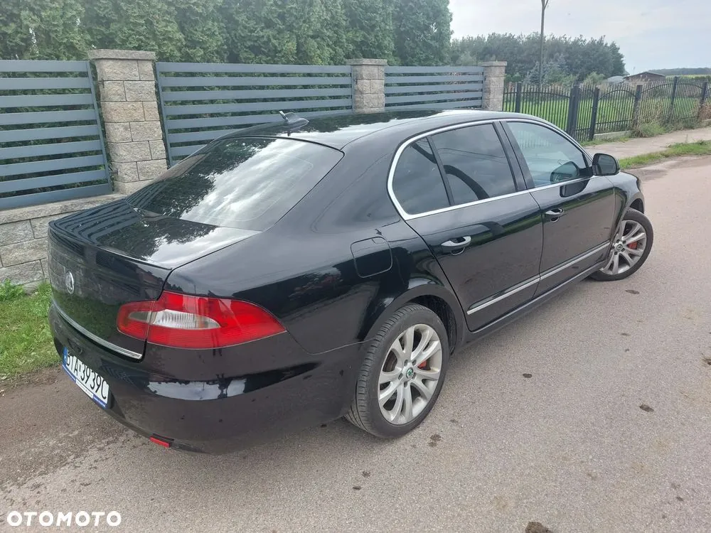 Skoda Superb 2009 photo 2