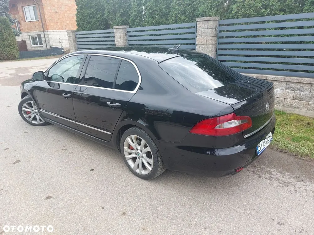 Skoda Superb 2009 photo 4