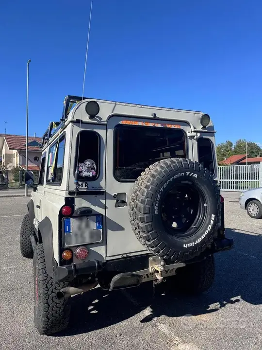 Land Rover Defender 2003 photo 4